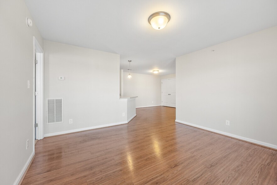 More Photos Of 301 Rotunda St, Lynchburg Apartments For Sale