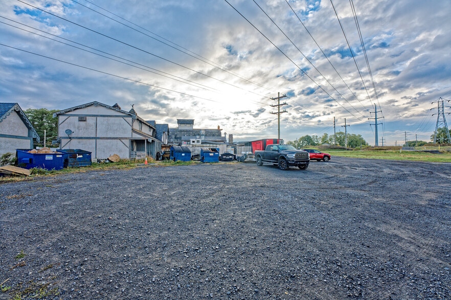 More Photos Of 671 Mariaville Rd, Schenectady Garden Center For Sale