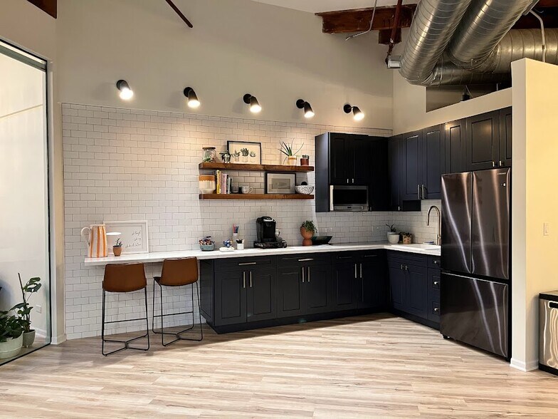 More Photos Of 1820 W Webster Ave, Chicago Loft Creative Space For Lease