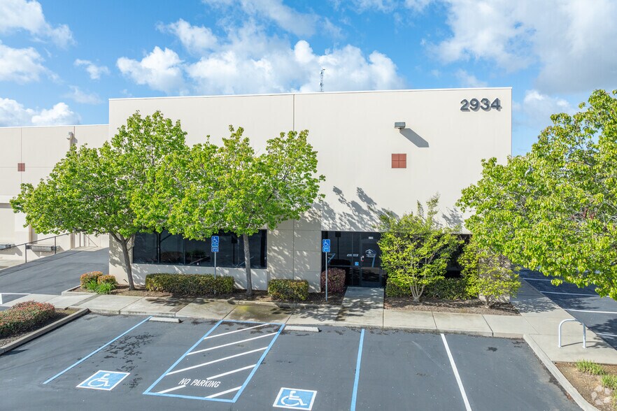 More Photos Of 2934 Ramona Ave, Sacramento Warehouse For Lease