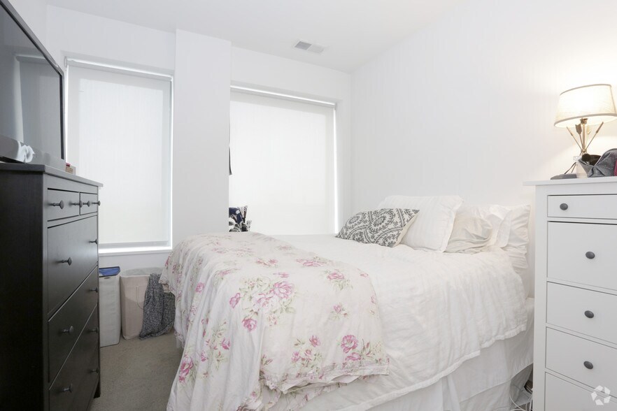 More Photos Of 558 W Webster Ave, Chicago Apartments For Lease