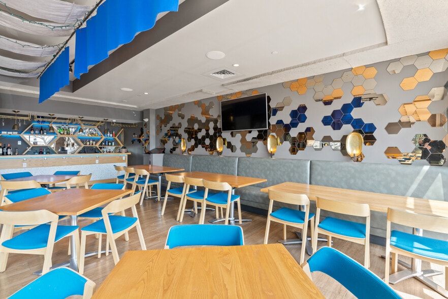 More Photos Of 327 Commercial St, Portland Hotel For Lease