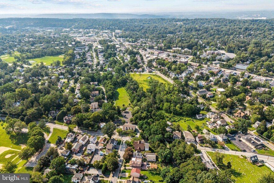 More Photos Of 405 W Wayne Ave, Wayne Office Residential For Sale