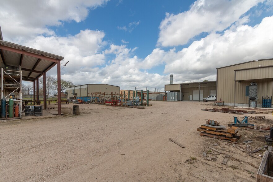 More Photos Of 650 Aldine Bender Rd, Houston Warehouse For Sale