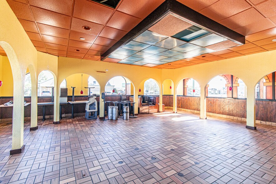 More Photos Of 1301 N 18th St, Monroe Fast Food For Sale