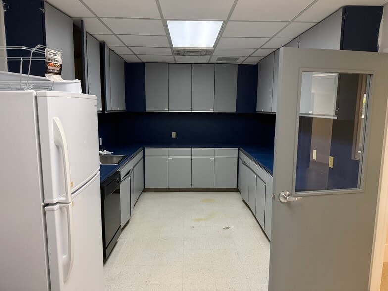 More Photos Of 2434 Hollywood Blvd, Hollywood Office For Sale