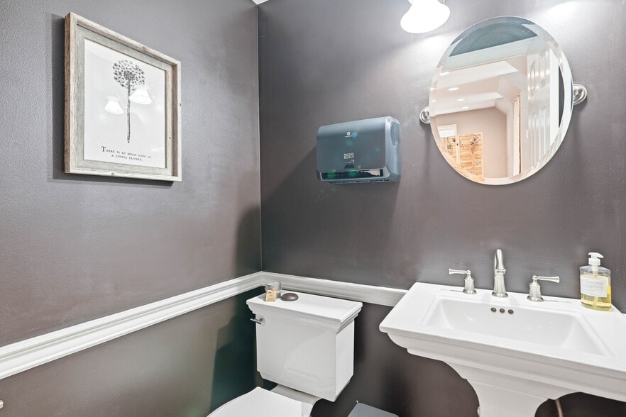 More Photos Of 9724 Kingston Pike, Knoxville Loft Creative Space For Sale