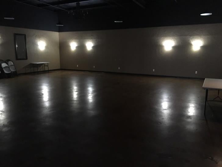 More Photos Of 201 Executive Way, DeSoto Showroom For Lease
