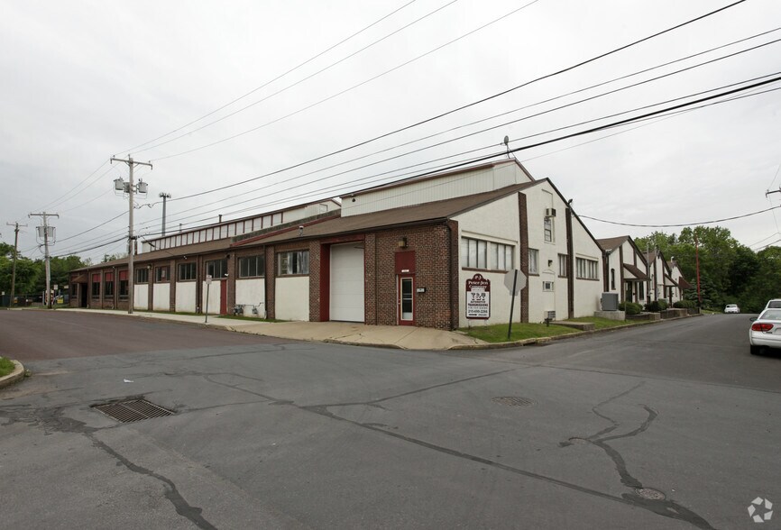 More Photos Of 400-420 Elm Ave, North Wales Warehouse For Lease
