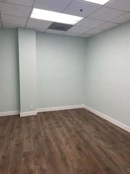 More Photos Of 1015 Chestnut Ave, Carlsbad Office For Sale