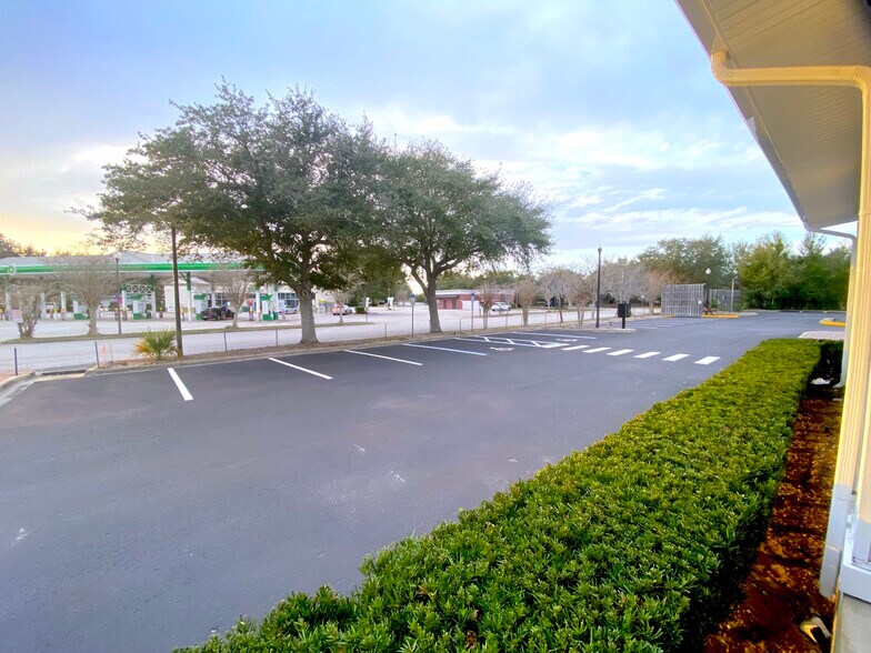 More Photos Of 16123 W Colonial Dr, Oakland Office For Lease