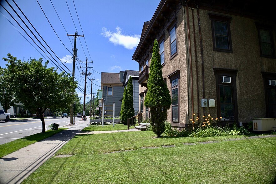 More Photos Of 72 Main St, Delhi Office Residential For Sale