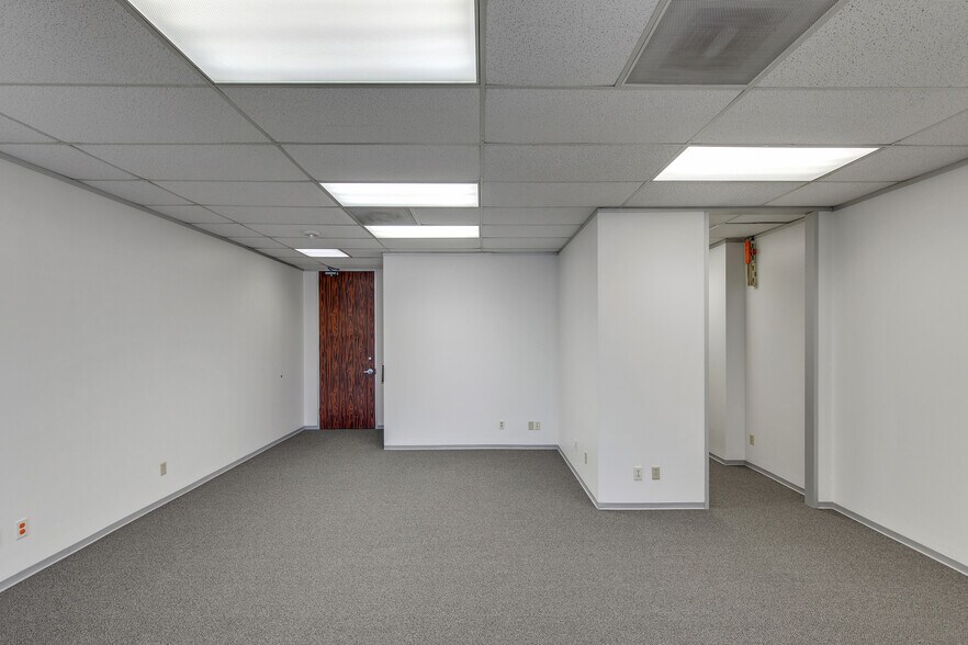 More Photos Of 9601 Jones Rd, Houston Office For Lease