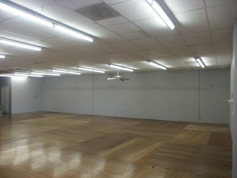 More Photos Of 3515-3559 W Northern Ave, Phoenix General Retail For Lease