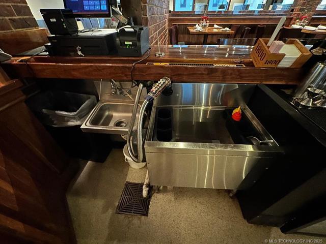 More Photos Of 207 Commerce Dr, Wewoka Restaurant For Sale