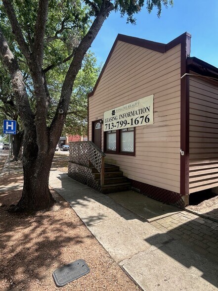 More Photos Of 420 W 19th St, Houston General Retail For Lease