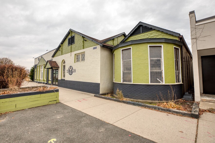 More Photos Of 1105 Main St, West Springfield Restaurant For Sale