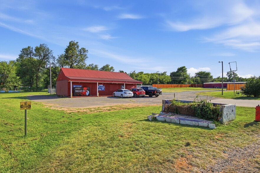 More Photos Of 1900 SE 59th Dr, Oklahoma City Bar For Sale