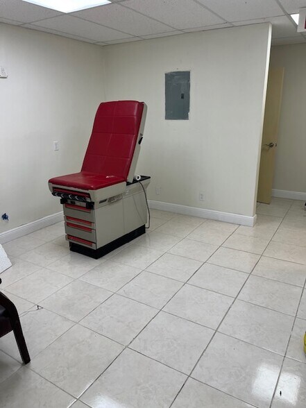More Photos Of 4440 Sheridan St, Hollywood Medical For Lease