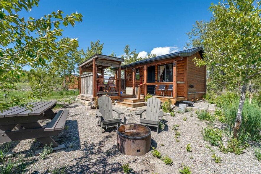 More Photos Of 288139 658 Av W, Longview Hotel For Sale