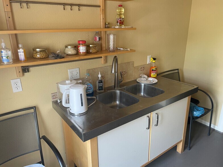 More Photos Of 330 Main Ave E, Soap Lake Freestanding For Lease