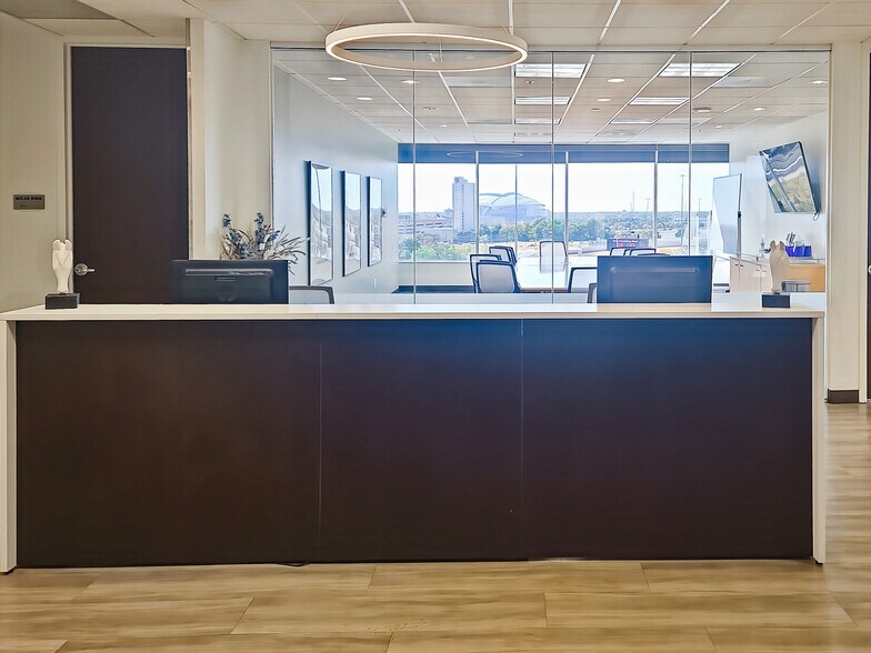 More Photos Of 2000 E Lamar Blvd, Arlington Coworking Space