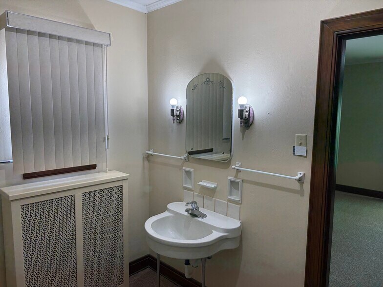 More Photos Of 1031 Columbus Ave, Sandusky Flex For Sale