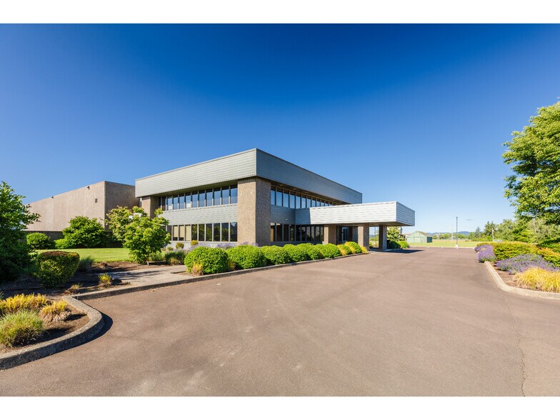 More Photos Of 3330 SE Three Mile Ln, McMinnville Light Manufacturing For Sale