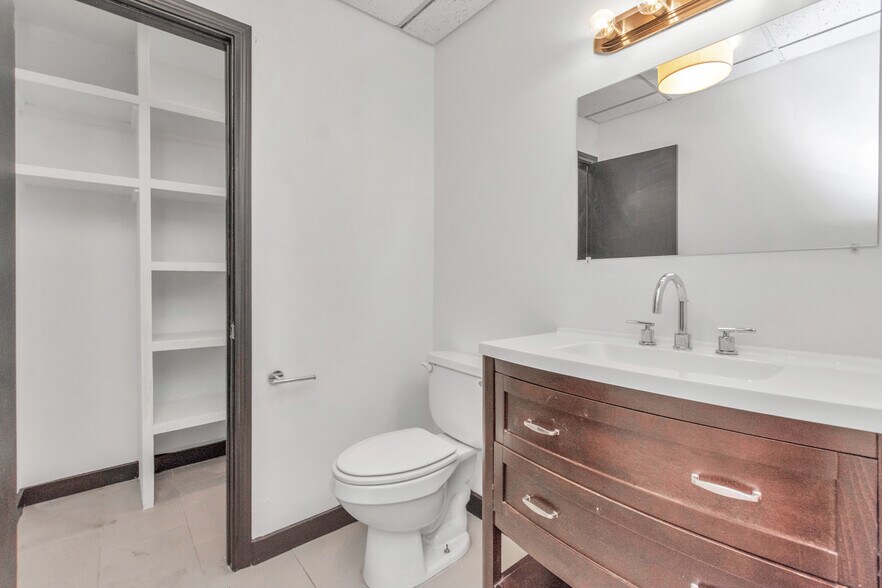 More Photos Of 8703 Meadowcroft Dr, Houston Medical For Lease