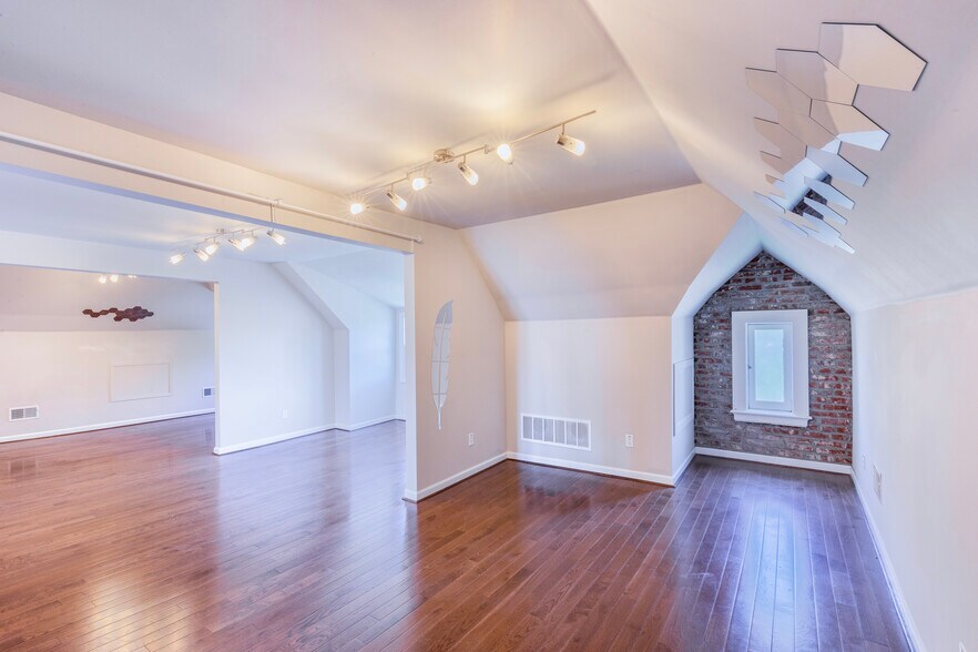 More Photos Of 449 N Euclid Ave, Saint Louis Office For Lease