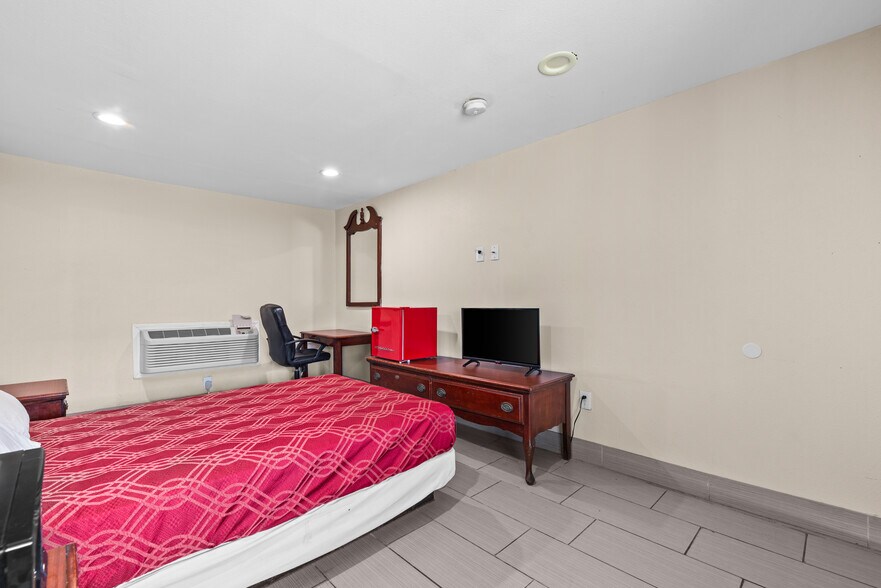 More Photos Of 4206 Leopard St, Corpus Christi Hotel For Sale