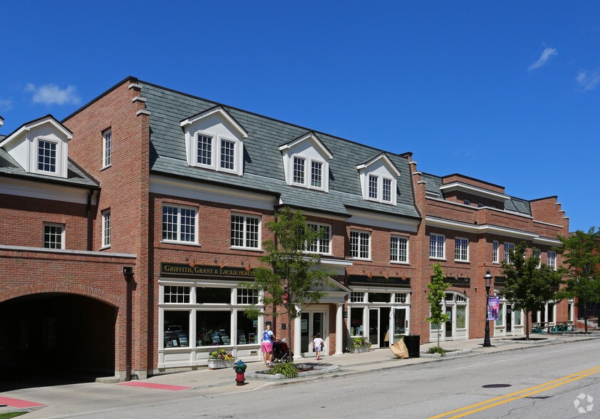 More Photos Of 8-18 E Scranton Ave, Lake Bluff Office For Lease