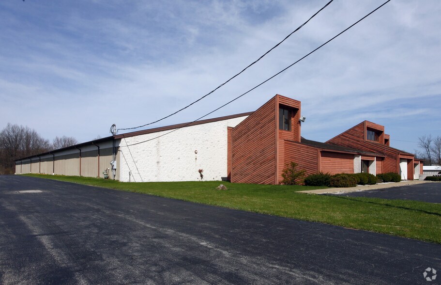 More Photos Of 260 Victoria Rd, Youngstown Warehouse For Lease