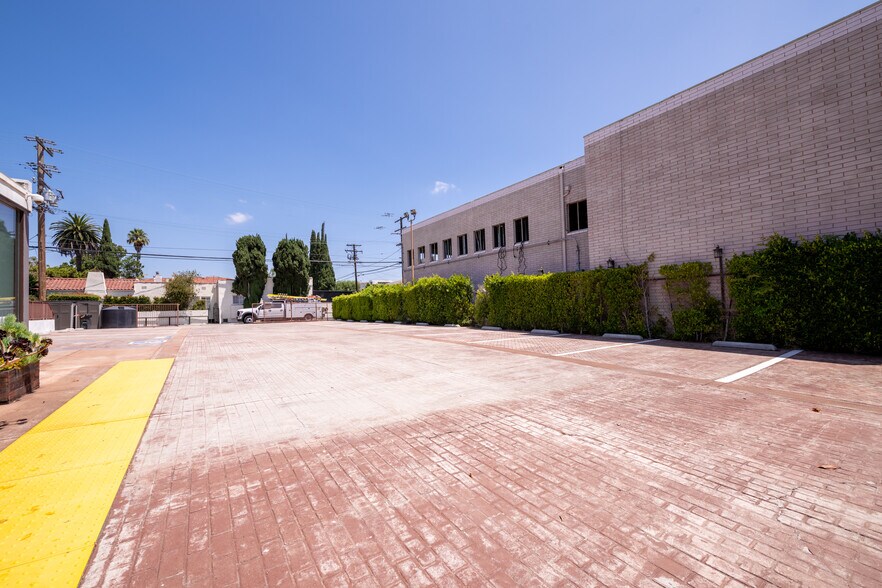 More Photos Of 8925 W Olympic Blvd, Beverly Hills Storefront Retail Office For Sale