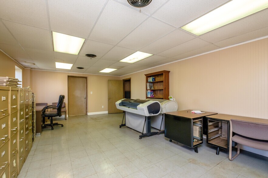 More Photos Of 51 E Side Hwy, Waynesboro Warehouse For Sale