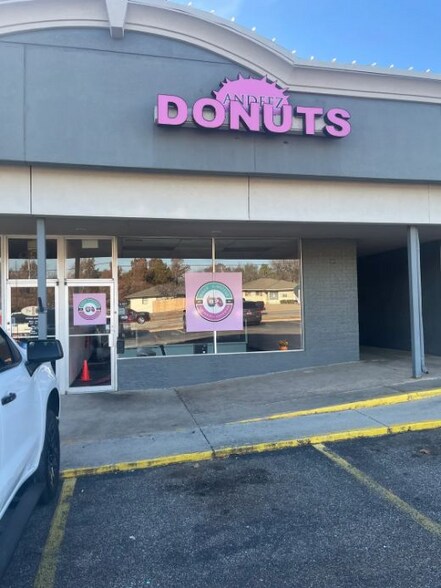 More Photos Of 132 E 15th St, Edmond General Retail For Lease