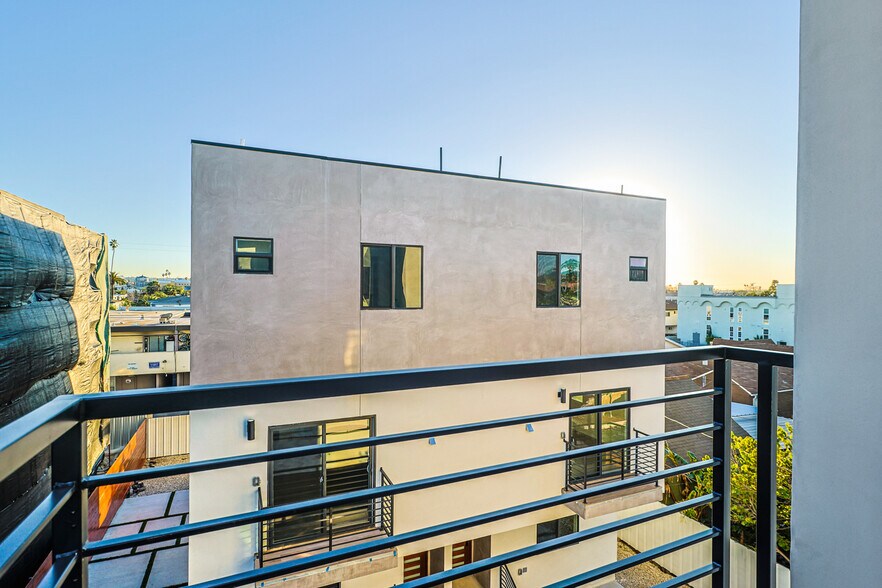More Photos Of 4842 W 17th St, Los Angeles Apartments For Sale