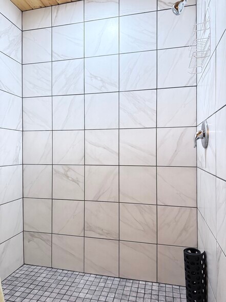 More Photos Of 1665 Whisper Ridge Rd, Ashton Hotel For Sale