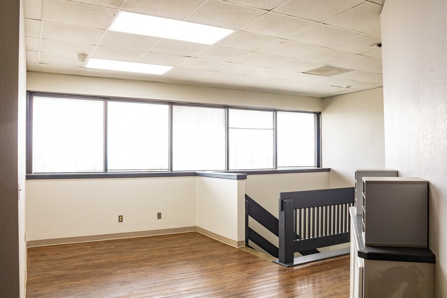 More Photos Of 1685 E Washington Ave, Navasota Office For Lease