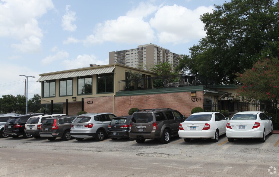 More Photos Of 3203-3207 Mercer St, Houston Office For Lease