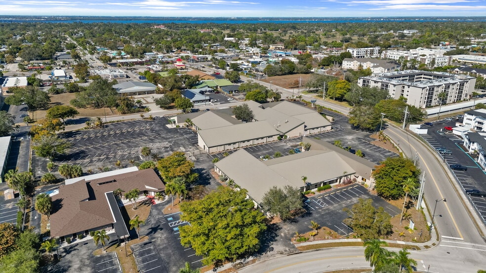 More Photos Of 2120 Collier Ave, Fort Myers Unknown For Lease