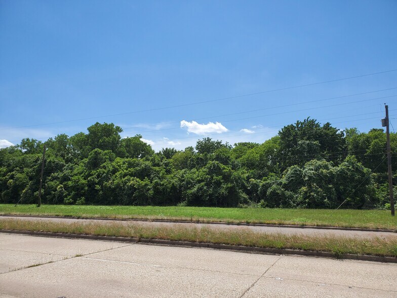 More Photos Of 1018 N Loop Dr, Waco Land For Sale