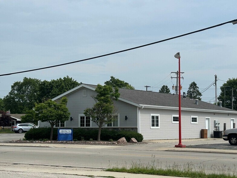 More Photos Of 3009 Forest Ave, Two Rivers Specialty For Lease