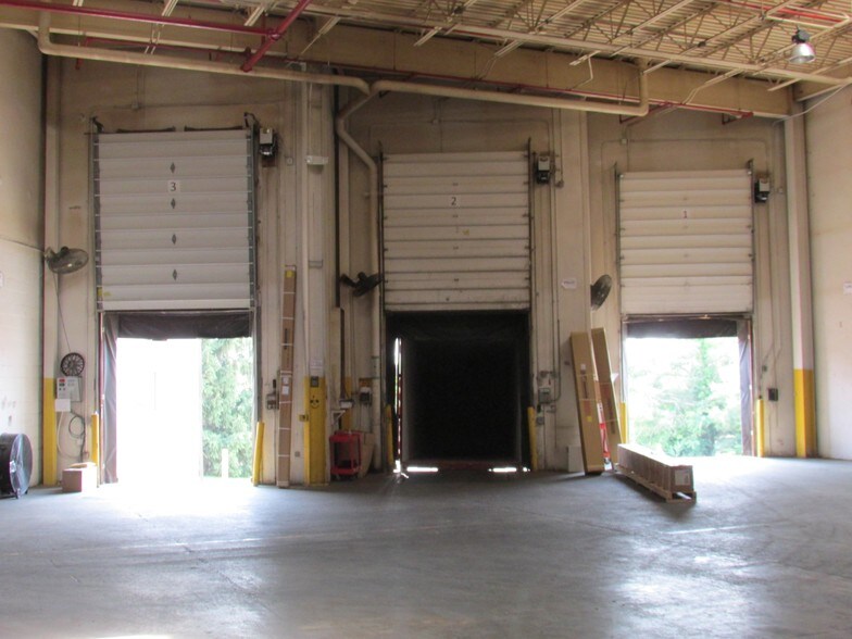 More Photos Of 151 Airport Dr, Westminster Warehouse For Lease