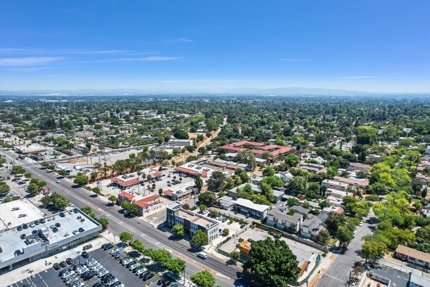 More Photos Of 2956 E Colorado Blvd, Pasadena General Retail For Lease