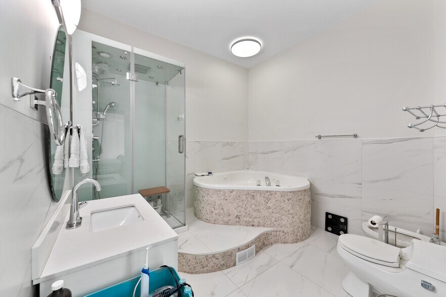 More Photos Of 839 Erie E, Windsor Restaurant For Sale