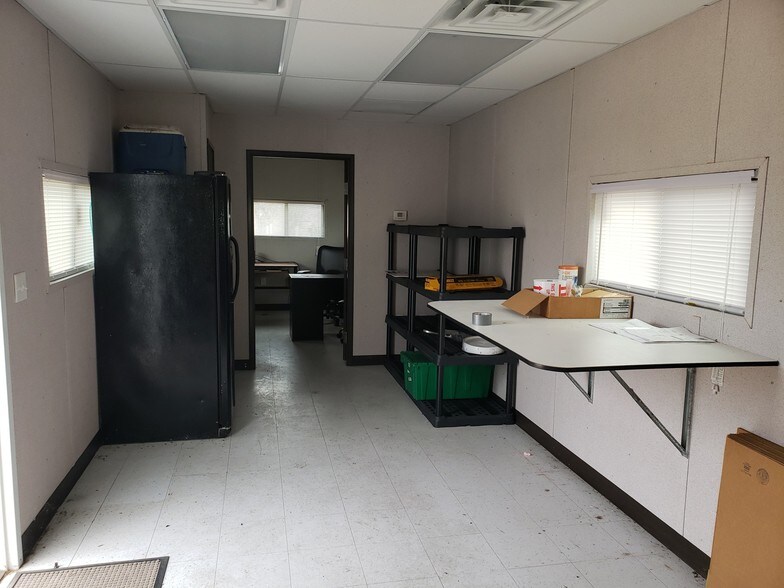 More Photos Of 732 County Road 214, Venus Truck Terminal For Lease