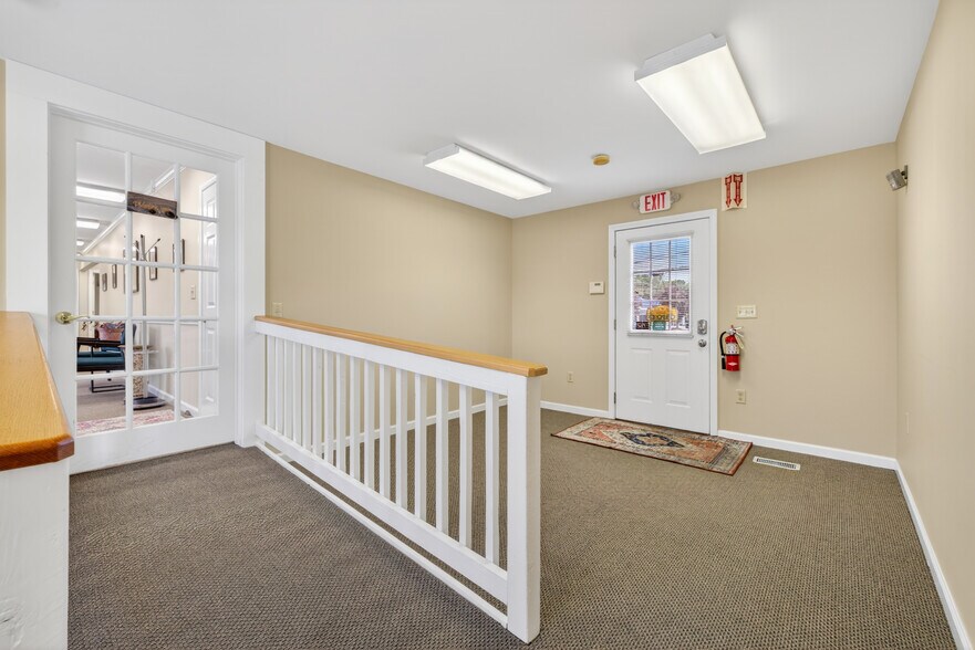 More Photos Of 239 E Main St, Clinton Office For Sale