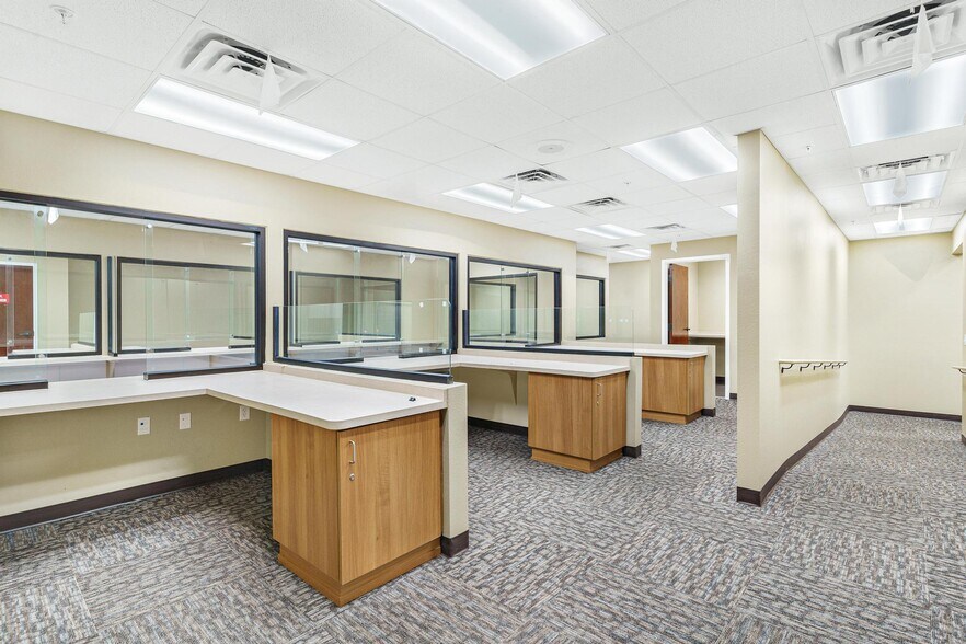 More Photos Of 1904 Thomas Ave, Leesburg Office For Sale