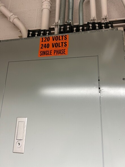 More Photos Of 1800 Union St, Lafayette Office For Sale